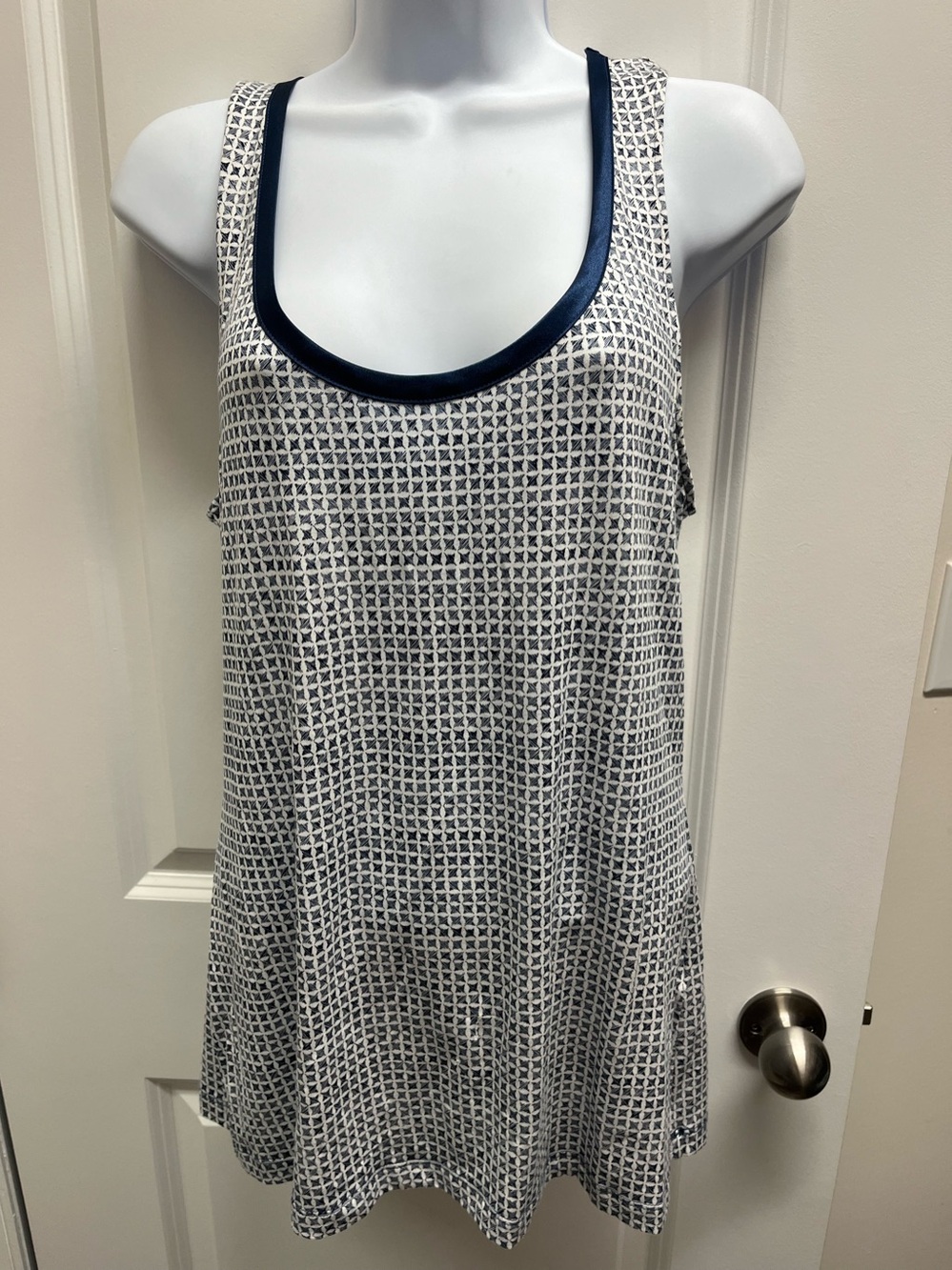 Banana Republic Luxe Touch Tank Top Large Blue White Pattern